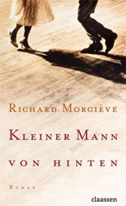 Kleiner Mann von hinten